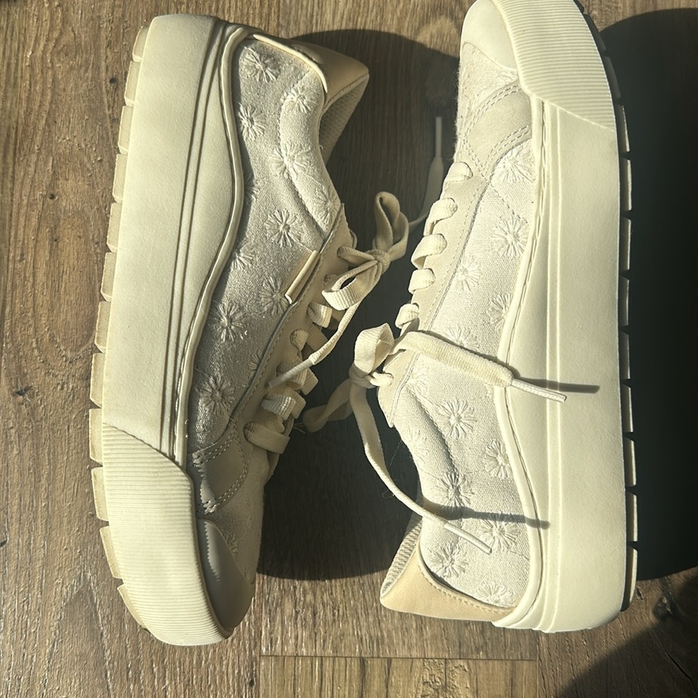 Dr. Scholl's Time Off Sneakers (size 7)